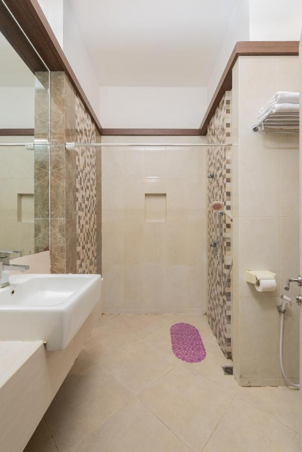 Life Emerald Hotel Surabaya Exterior foto