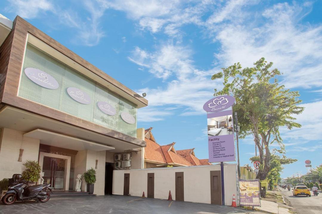Life Emerald Hotel Surabaya Exterior foto