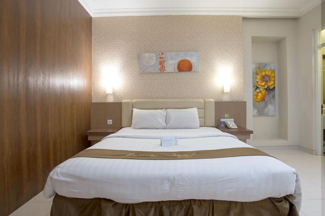 Life Emerald Hotel Surabaya Exterior foto