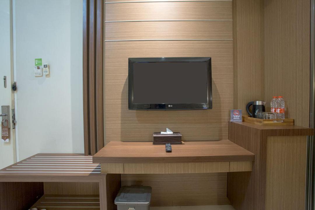 Life Emerald Hotel Surabaya Exterior foto