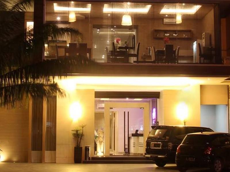 Life Emerald Hotel Surabaya Exterior foto