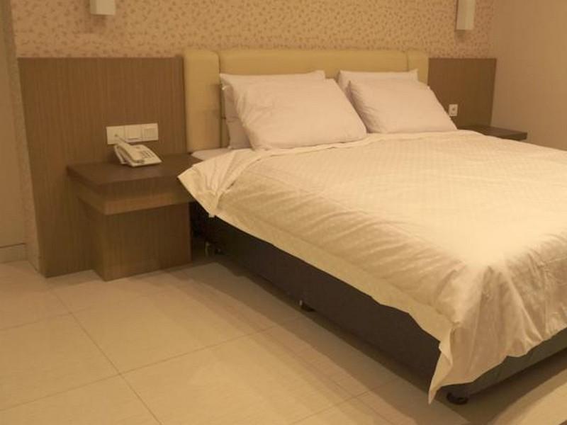 Life Emerald Hotel Surabaya Exterior foto