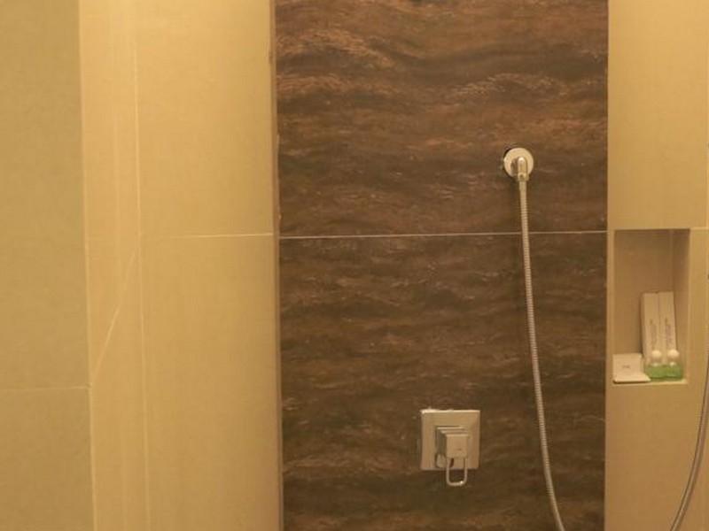 Life Emerald Hotel Surabaya Exterior foto